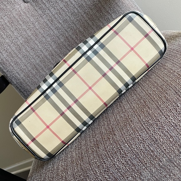 Authentic Burberry bag - Picture 9 of 16